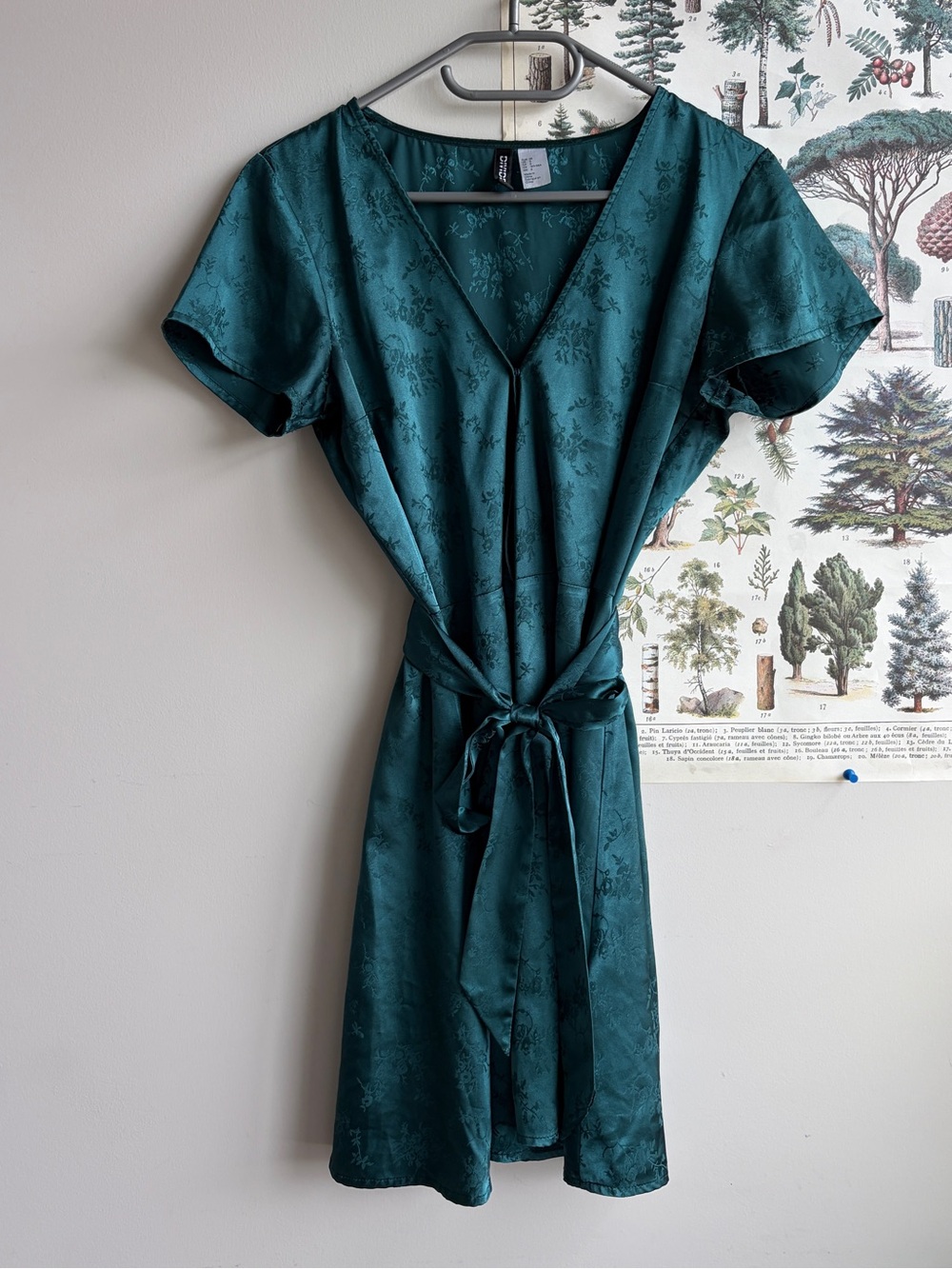 H&M Green Floral V-Neck Wrap Dress Size 6